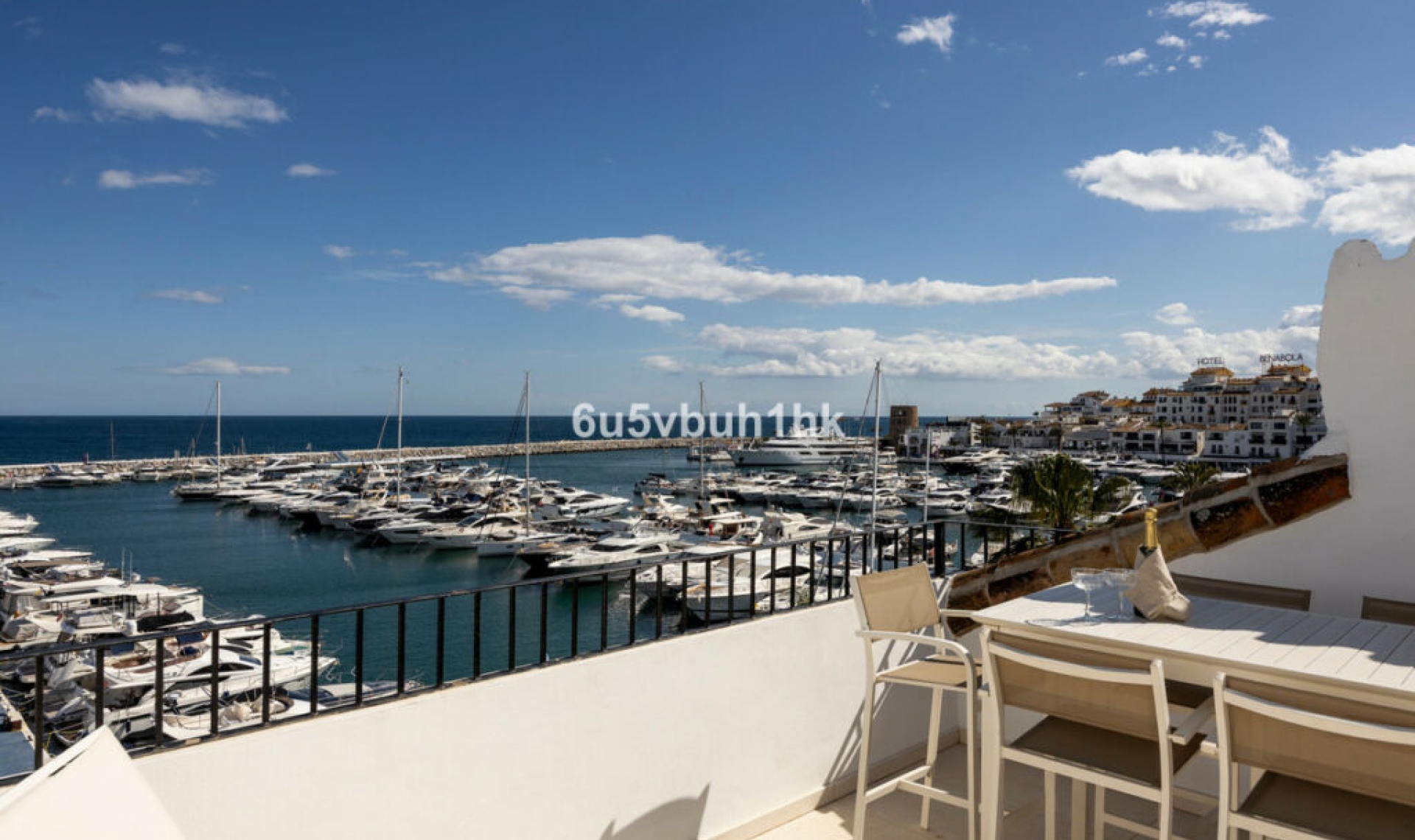 Resale - Apartment -
Puerto Banús