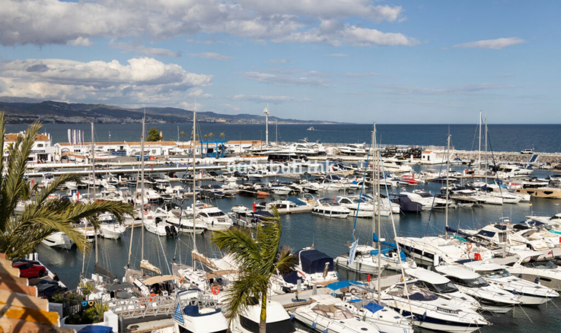 Resale - Apartment -
Puerto Banús