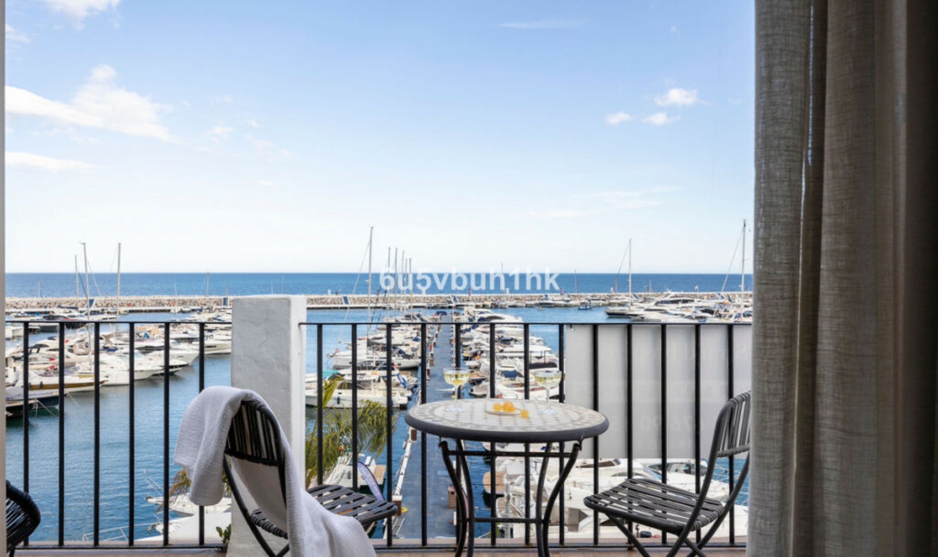 Resale - Apartment -
Puerto Banús