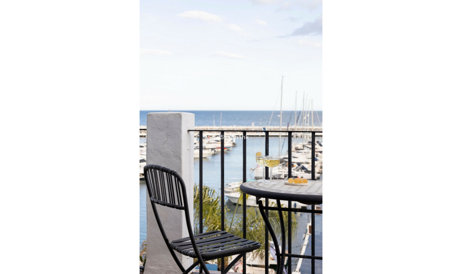 Resale - Apartment -
Puerto Banús