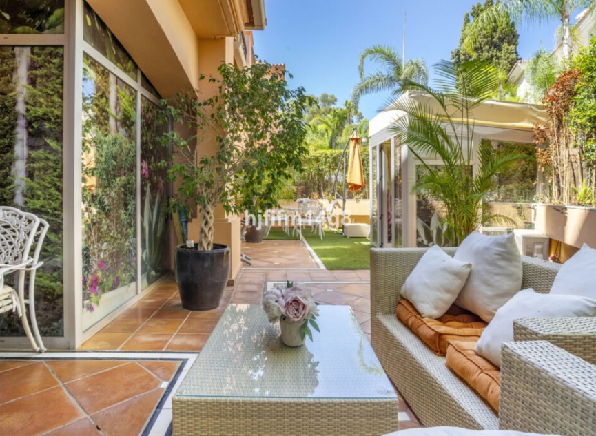 Resale - Apartment -
Puerto Banús