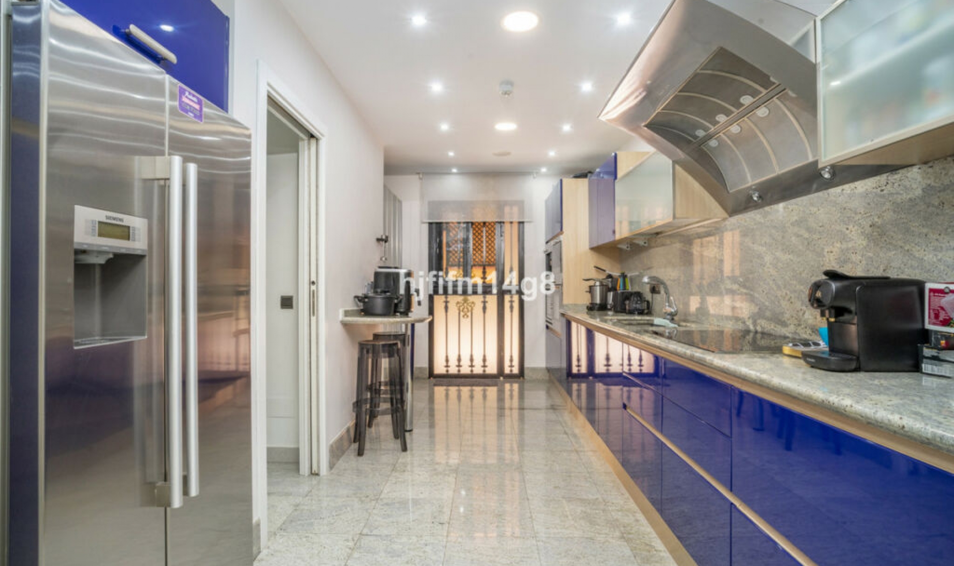 Resale - Apartment -
Puerto Banús