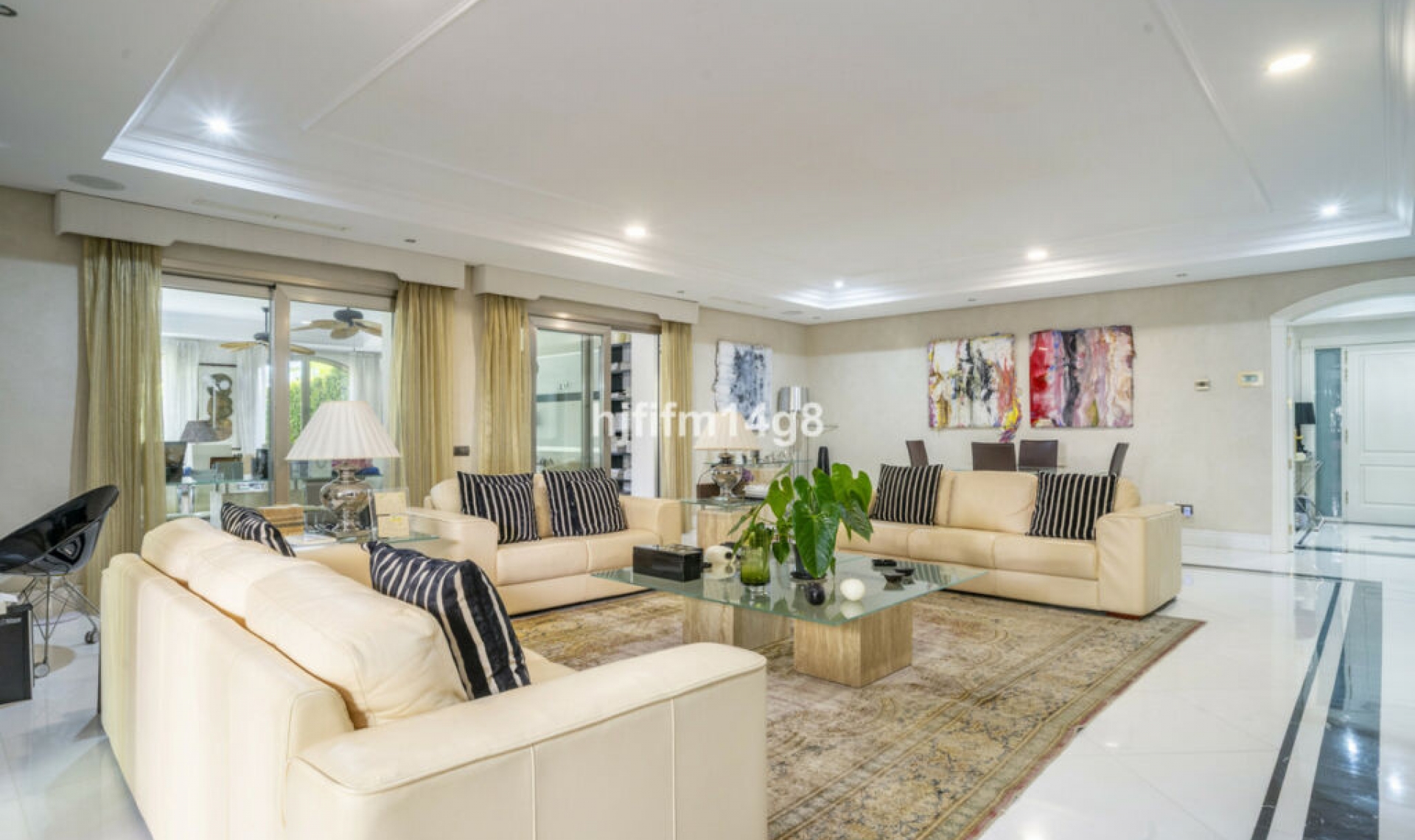 Resale - Apartment -
Puerto Banús