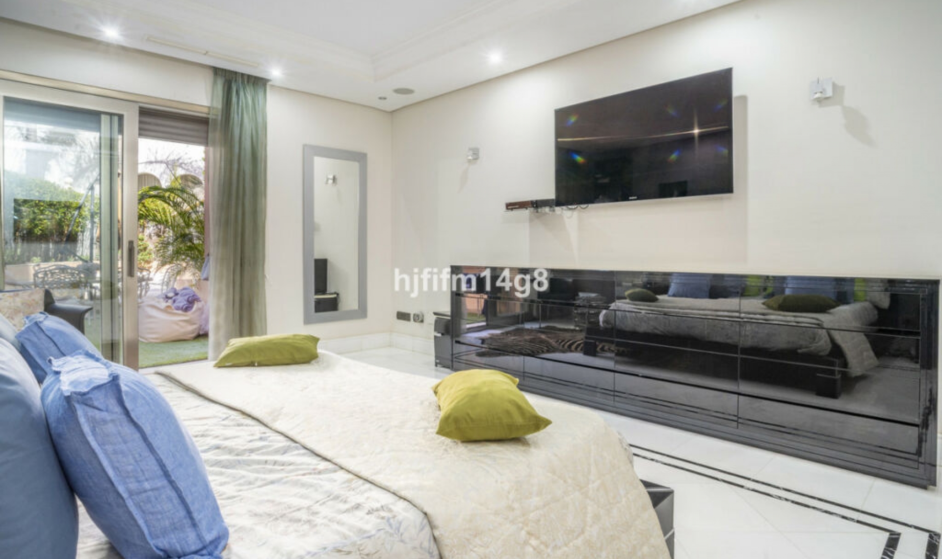 Resale - Apartment -
Puerto Banús