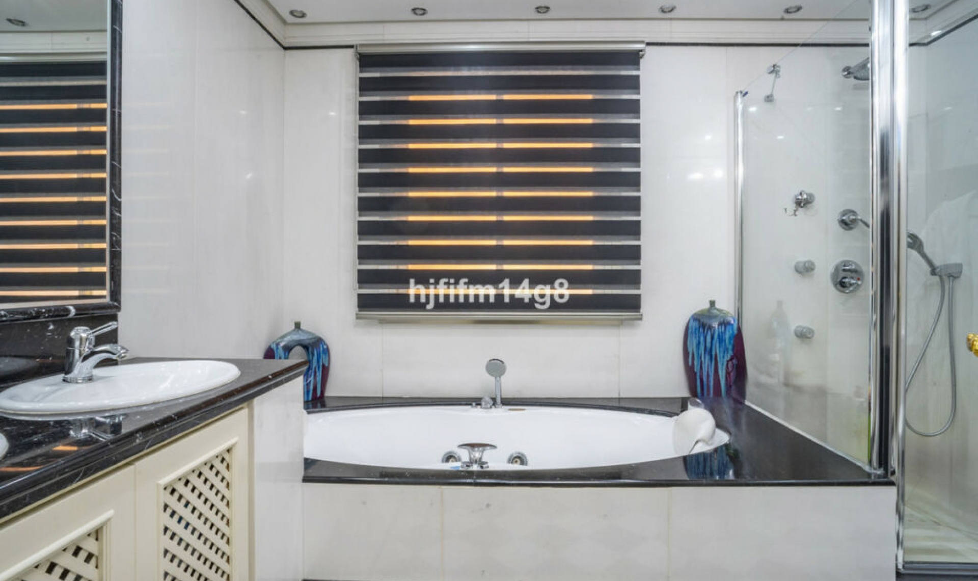 Resale - Apartment -
Puerto Banús