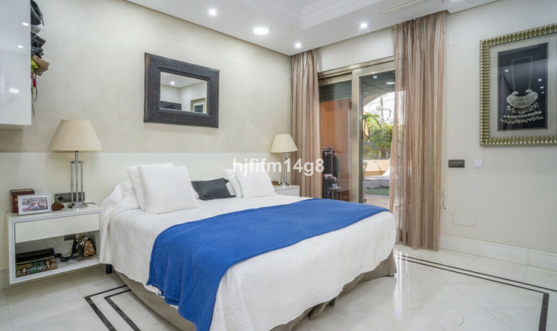 Resale - Apartment -
Puerto Banús