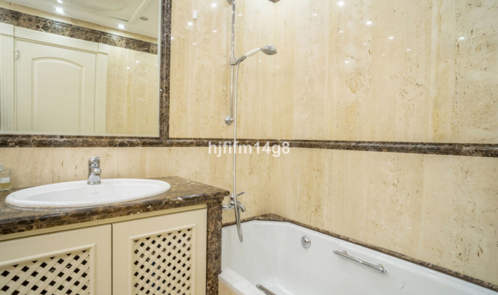 Resale - Apartment -
Puerto Banús