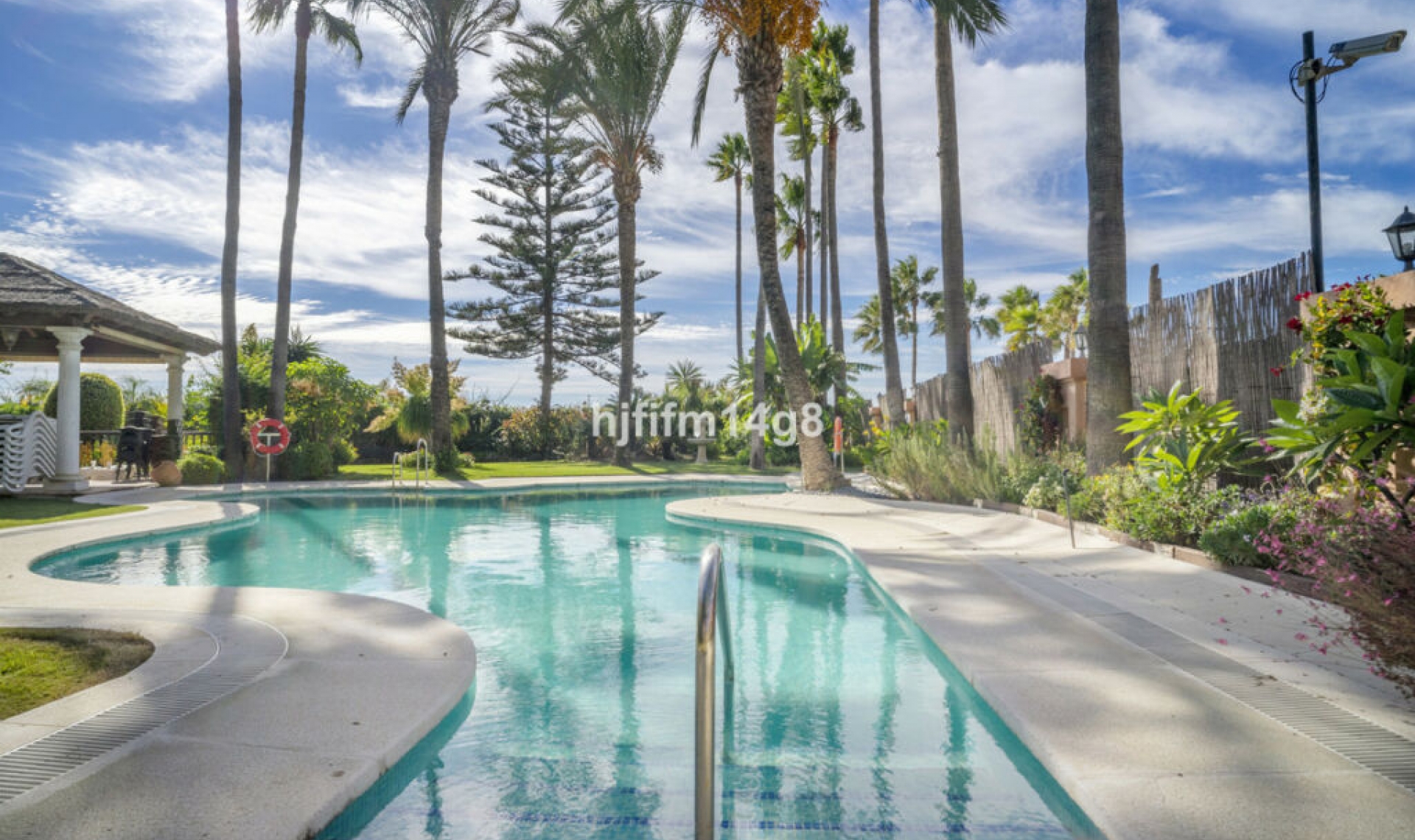 Resale - Apartment -
Puerto Banús