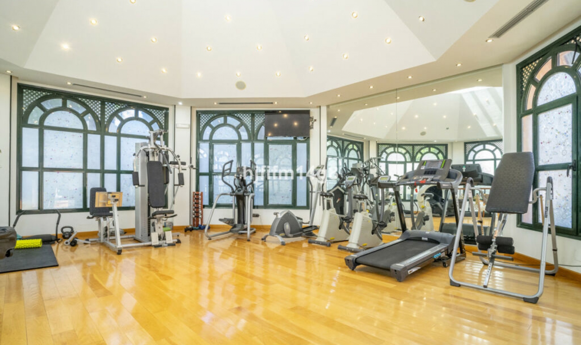 Resale - Apartment -
Puerto Banús