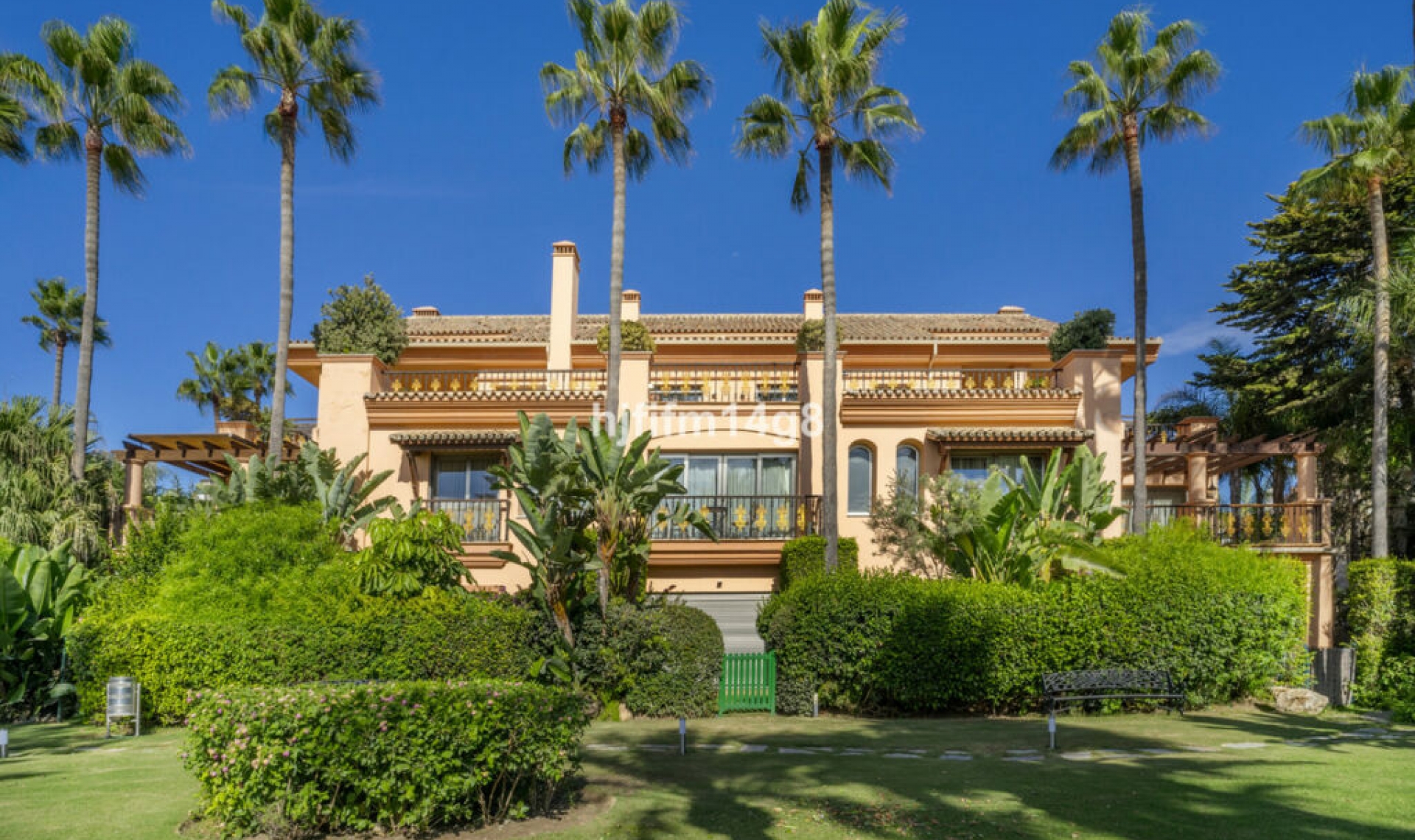 Resale - Apartment -
Puerto Banús