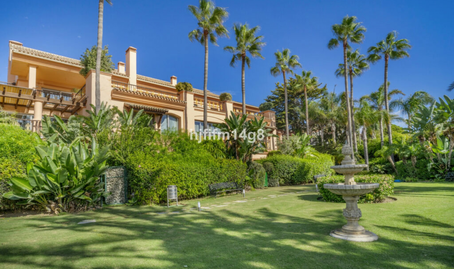 Resale - Apartment -
Puerto Banús