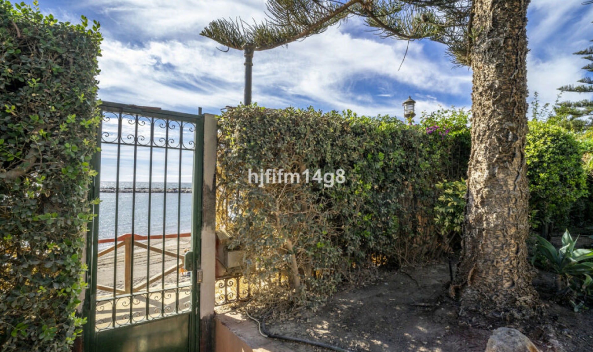 Resale - Apartment -
Puerto Banús