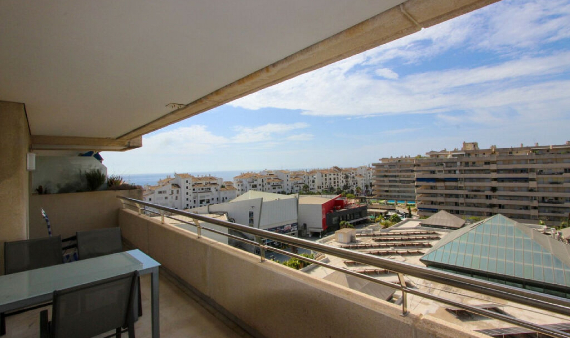 Resale - Apartment -
Puerto Banús