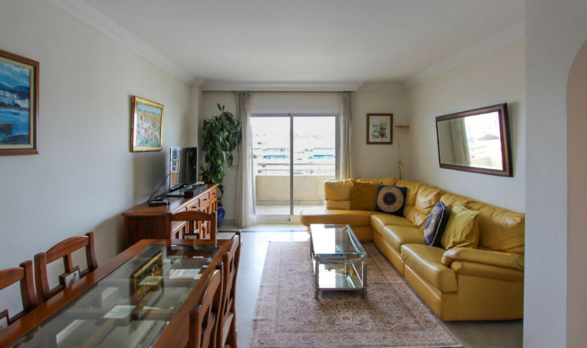 Resale - Apartment -
Puerto Banús