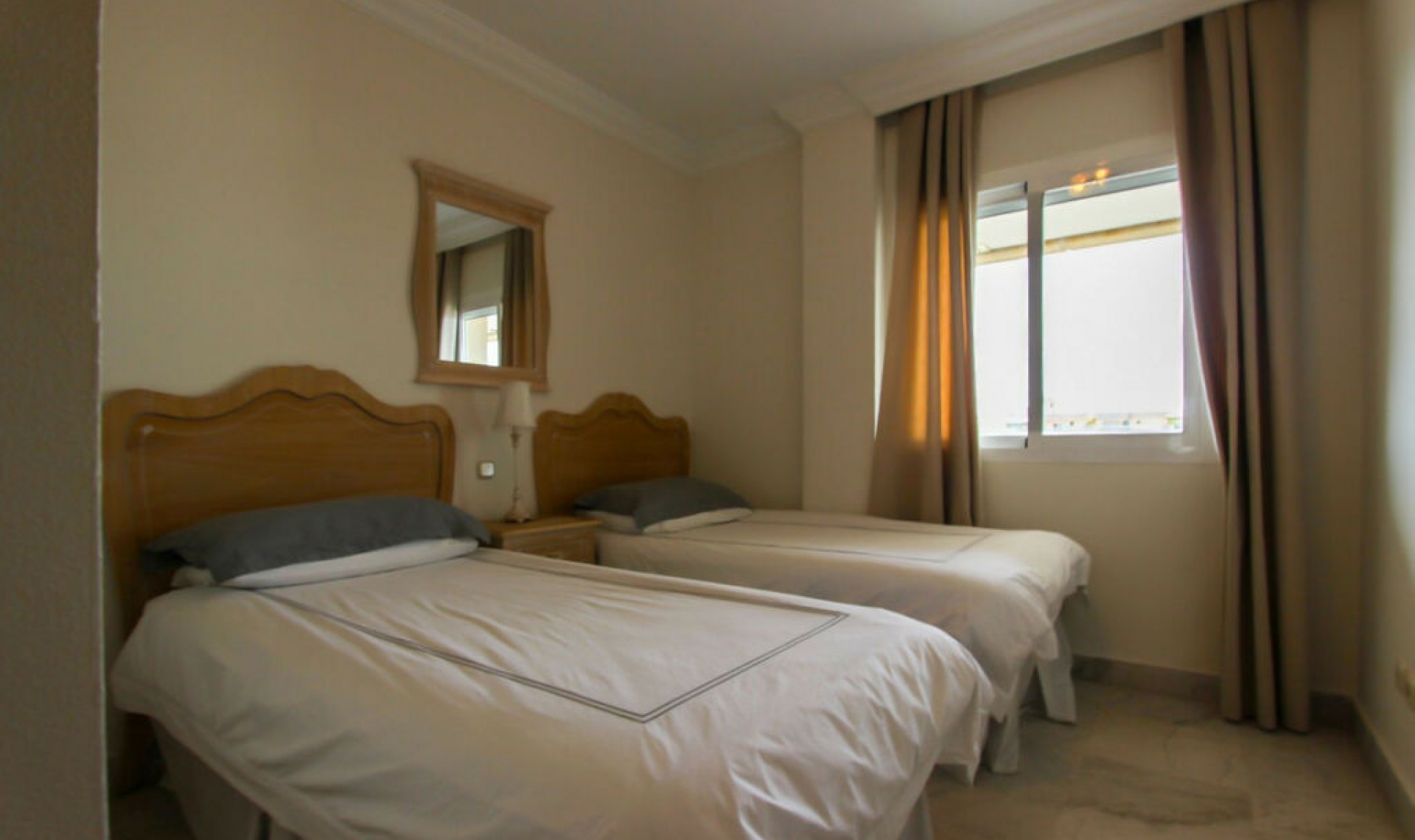 Resale - Apartment -
Puerto Banús