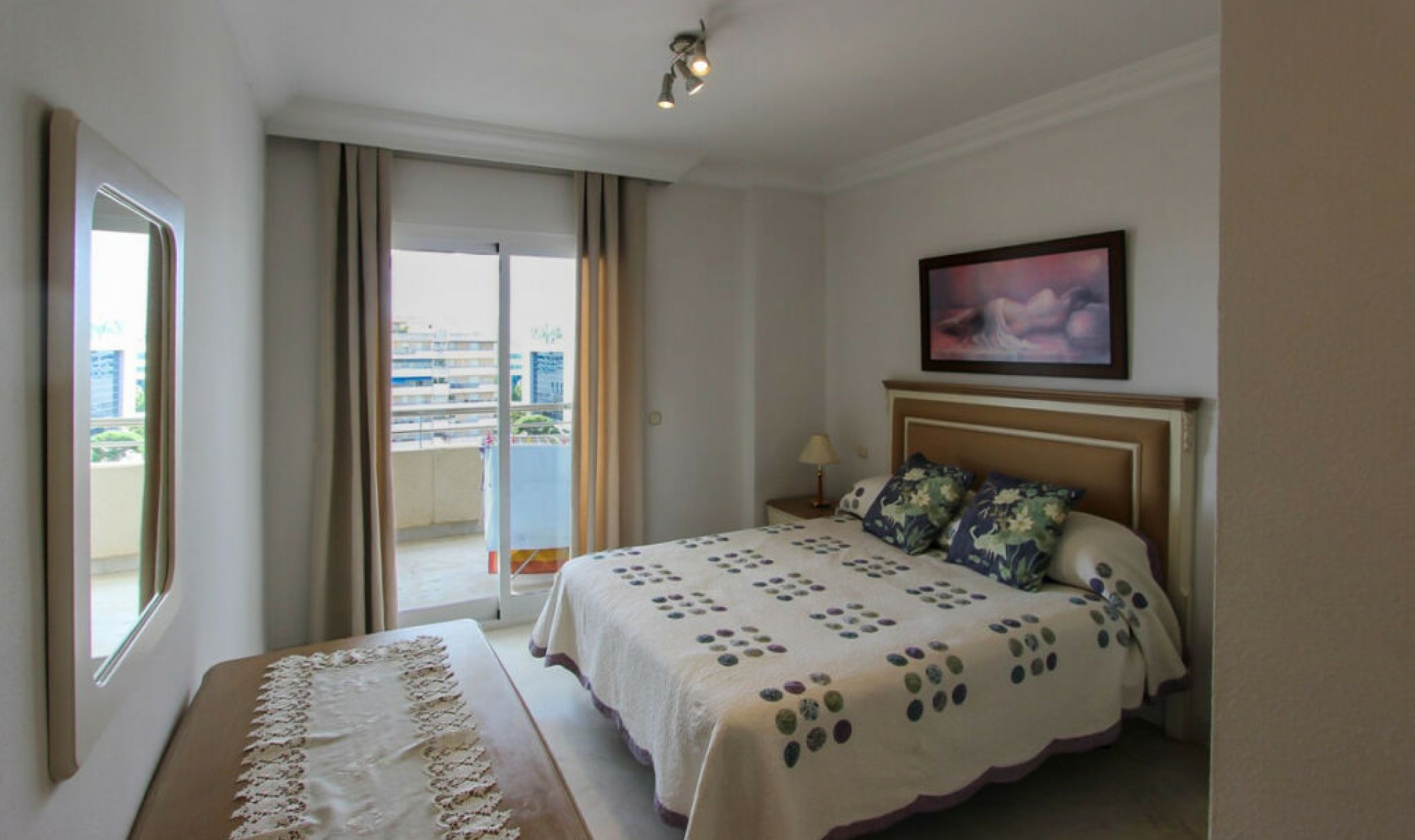 Resale - Apartment -
Puerto Banús