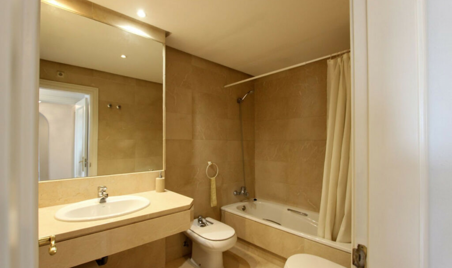 Resale - Apartment -
Puerto Banús