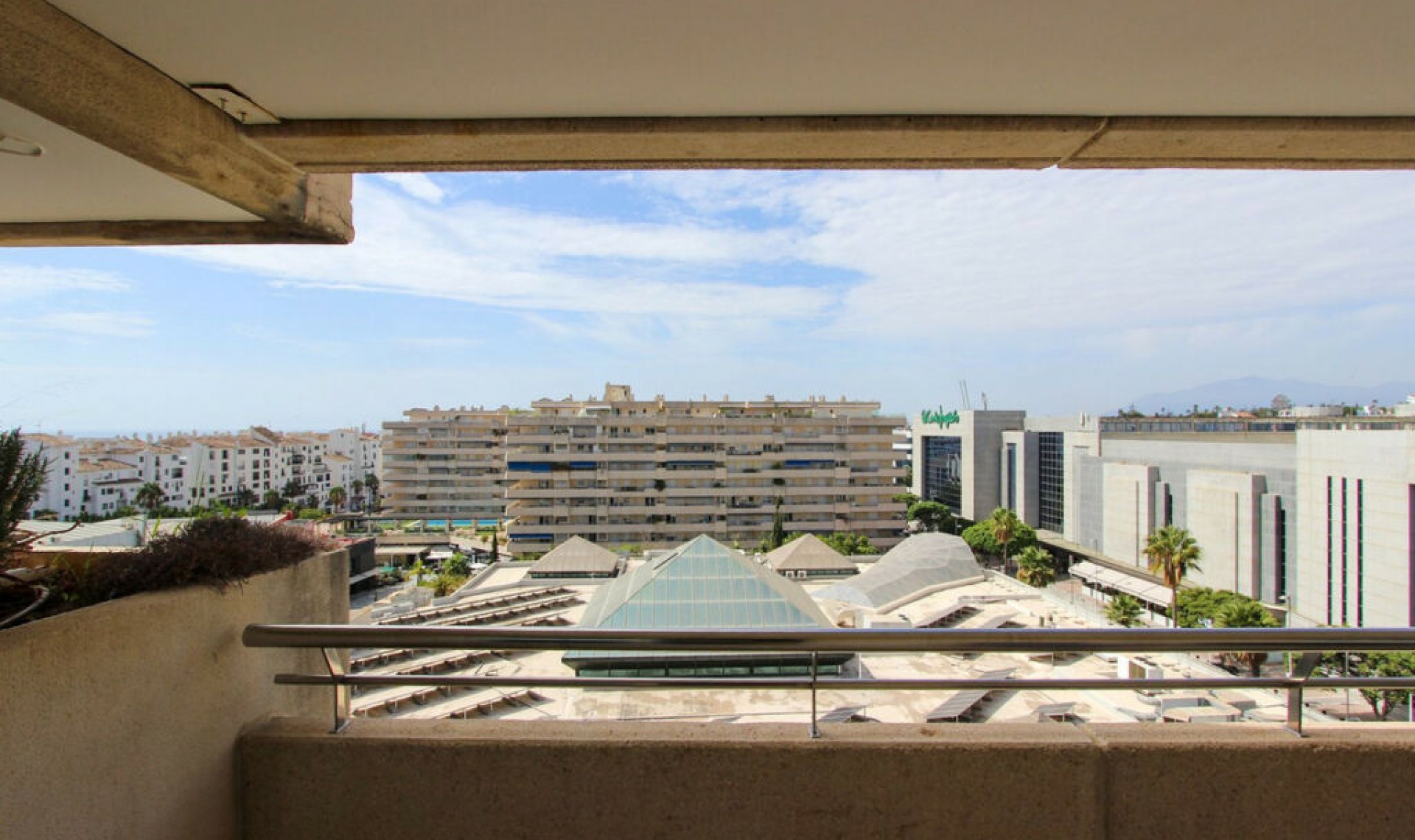 Resale - Apartment -
Puerto Banús