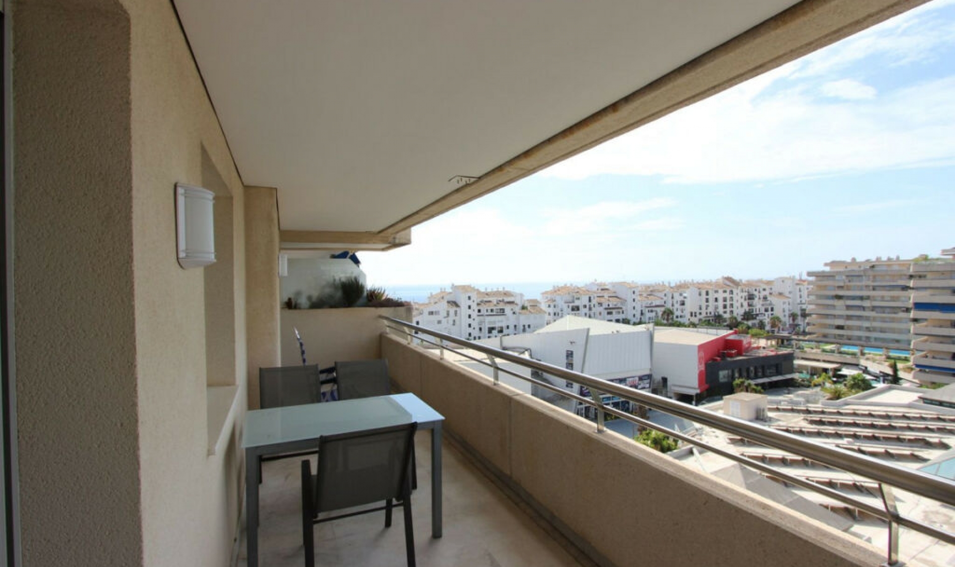 Resale - Apartment -
Puerto Banús