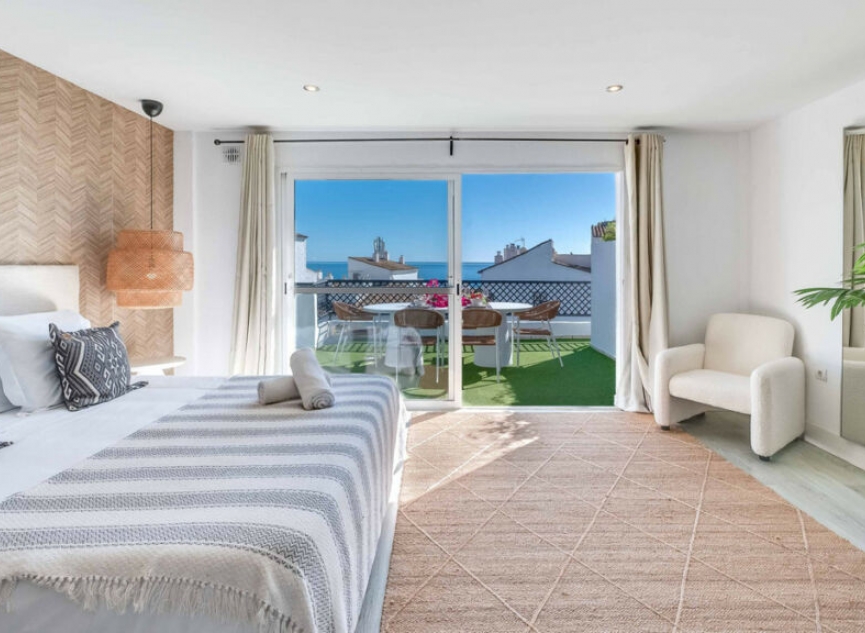 Resale - Apartment -
Puerto Banús