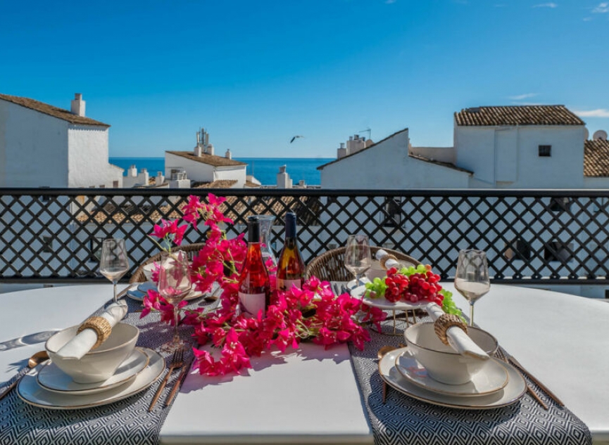 Resale - Apartment -
Puerto Banús