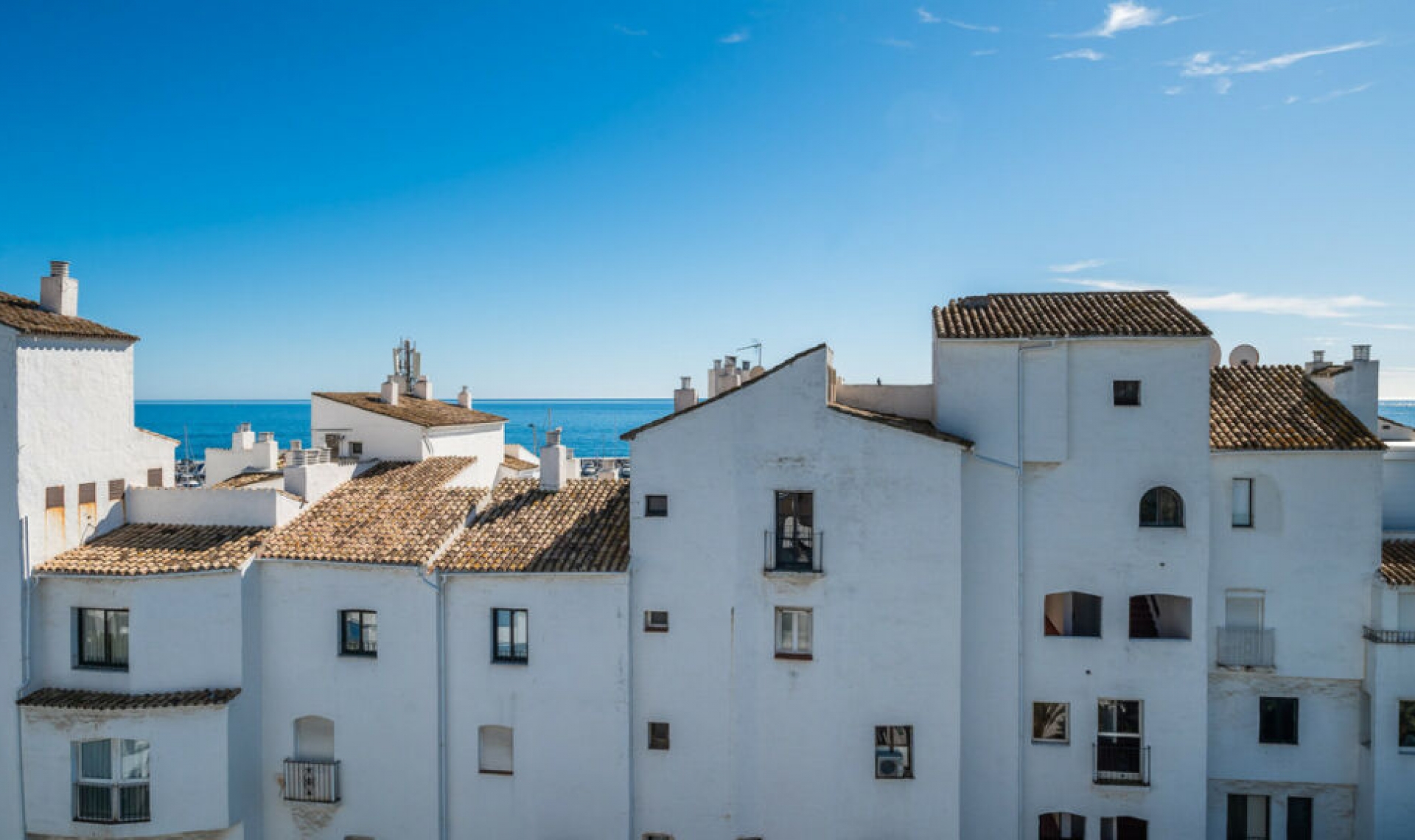 Resale - Apartment -
Puerto Banús