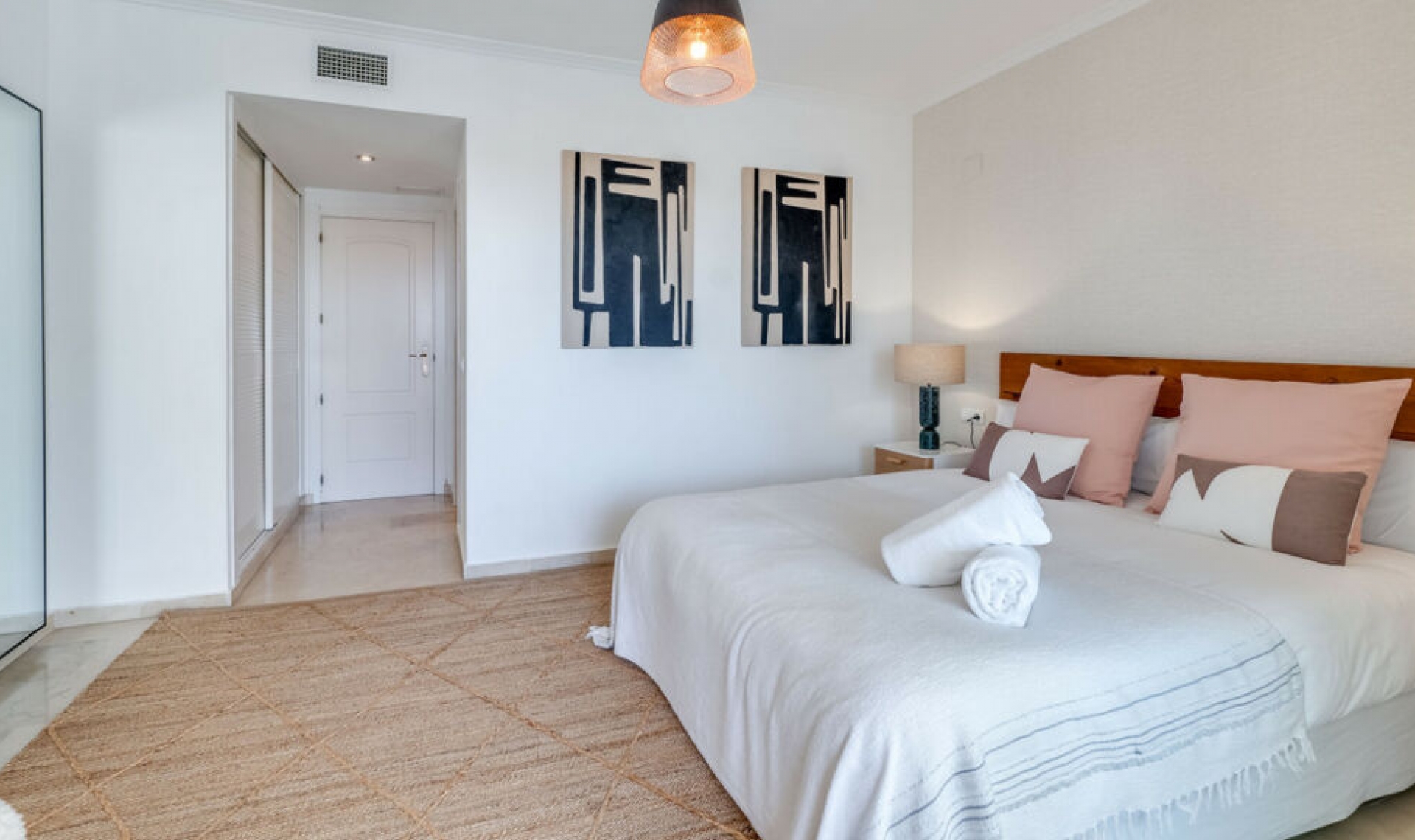 Resale - Apartment -
Puerto Banús