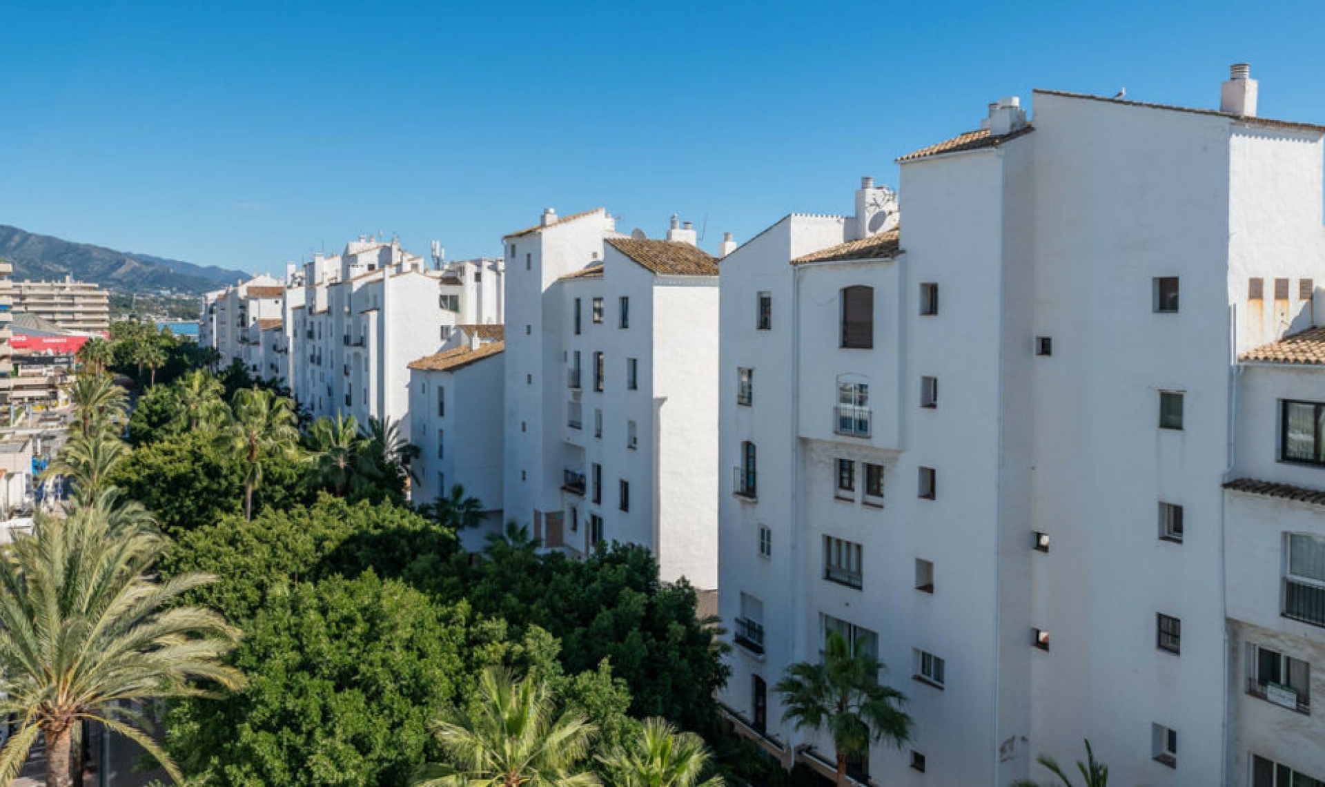 Resale - Apartment -
Puerto Banús