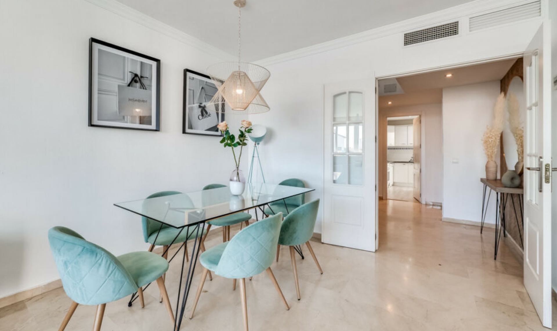 Resale - Apartment -
Puerto Banús
