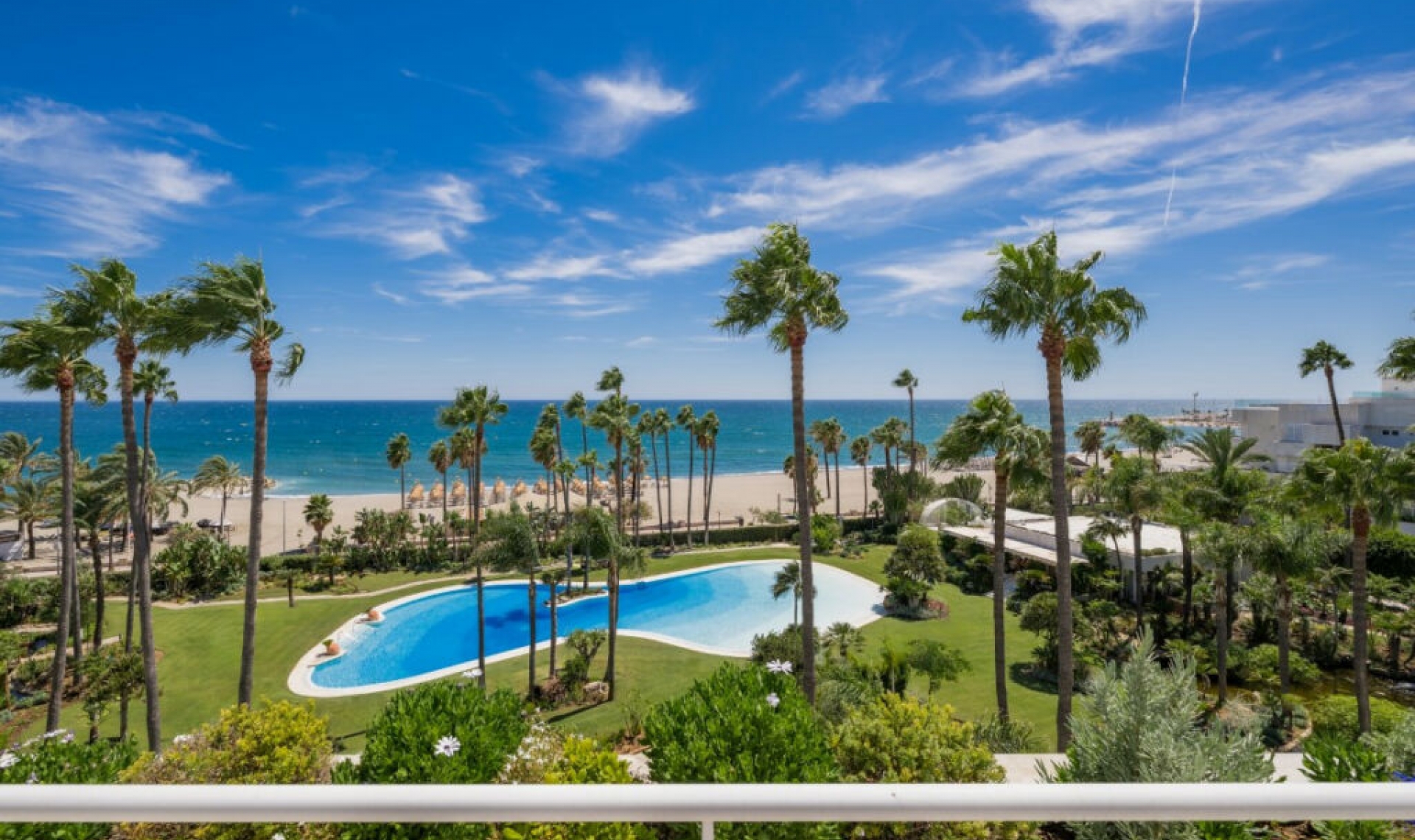 Resale - Apartment -
Puerto Banús
