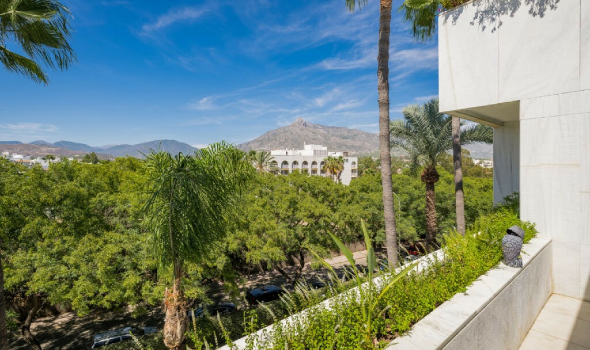 Resale - Apartment -
Puerto Banús