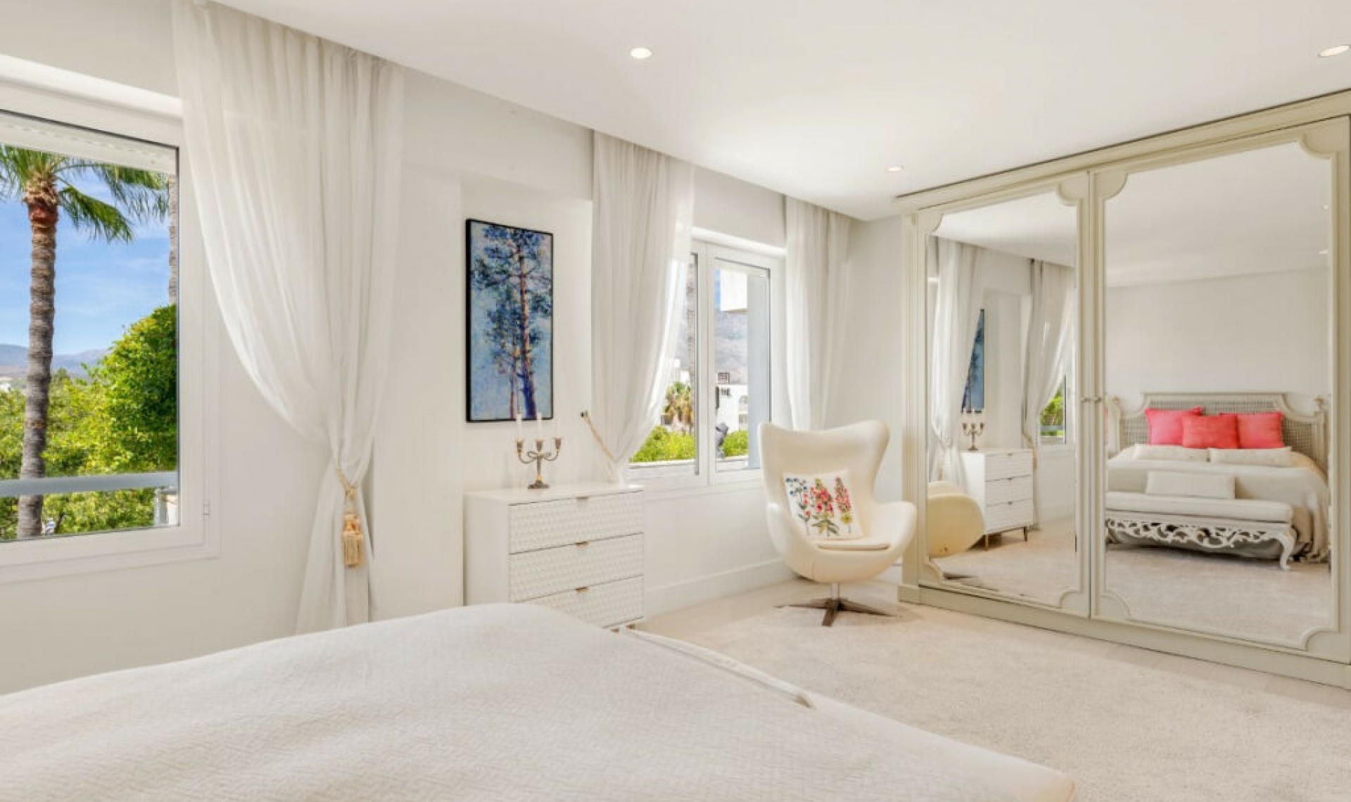 Resale - Apartment -
Puerto Banús