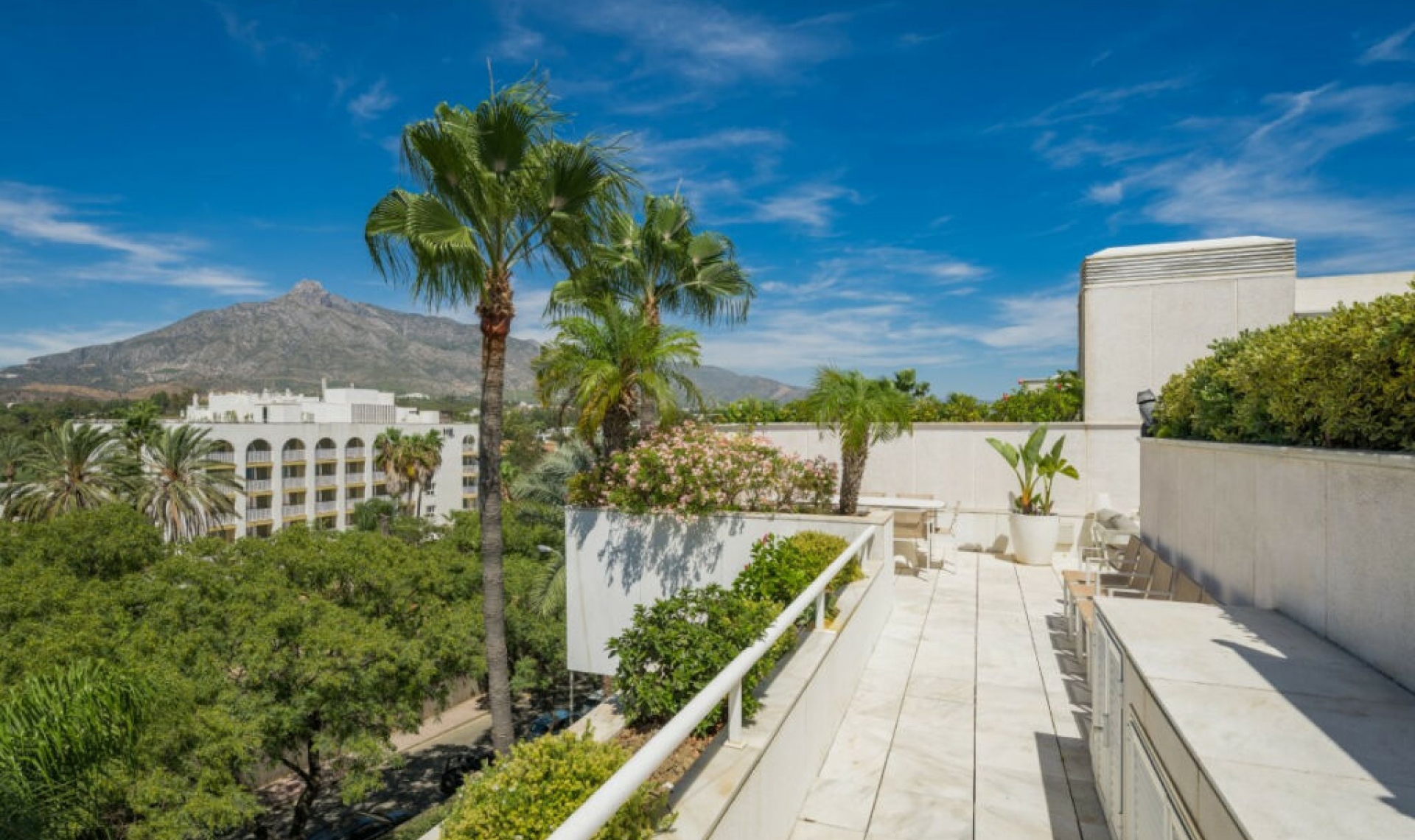 Resale - Apartment -
Puerto Banús