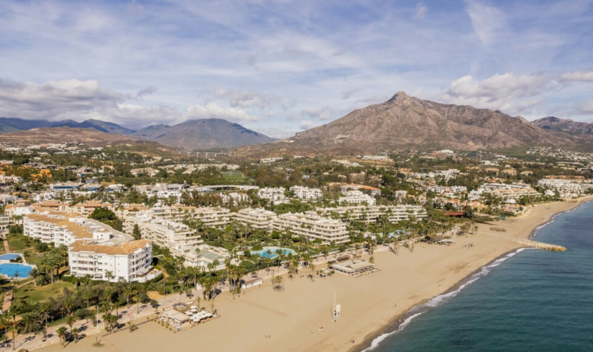 Resale - Apartment -
Puerto Banús