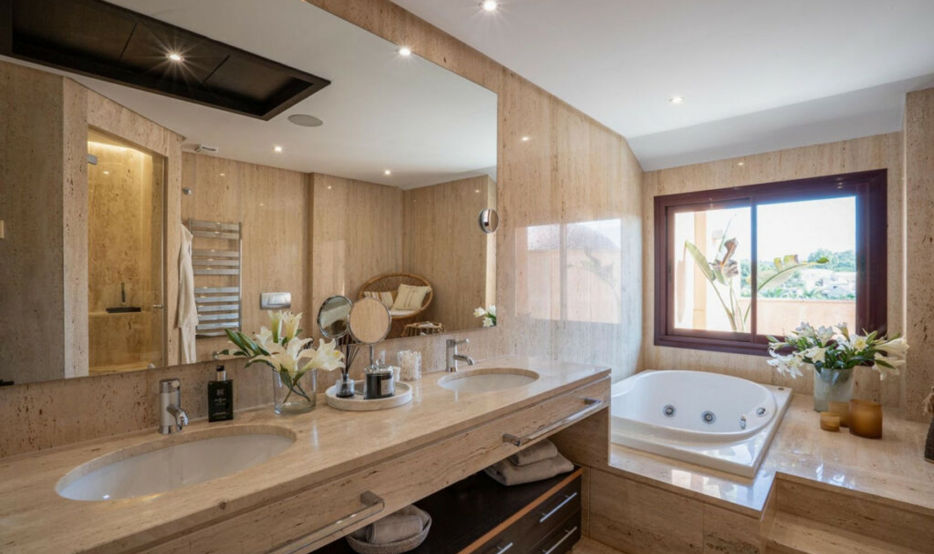 Resale - Apartment -
Puerto Banús