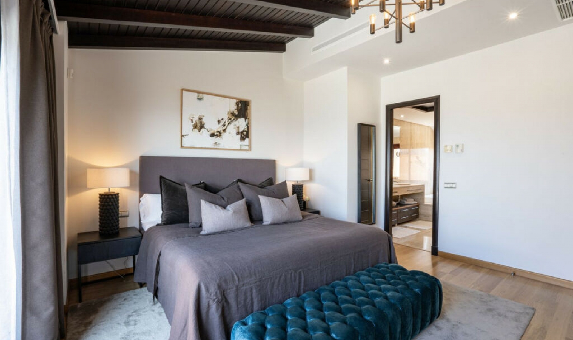 Resale - Apartment -
Puerto Banús