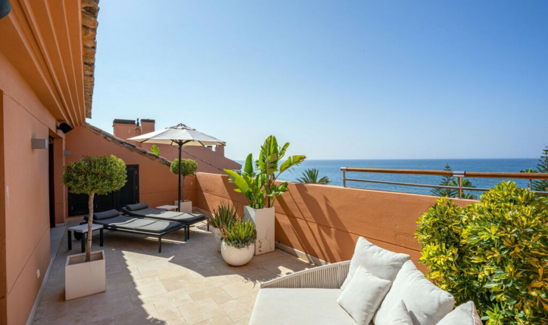Resale - Apartment -
Puerto Banús