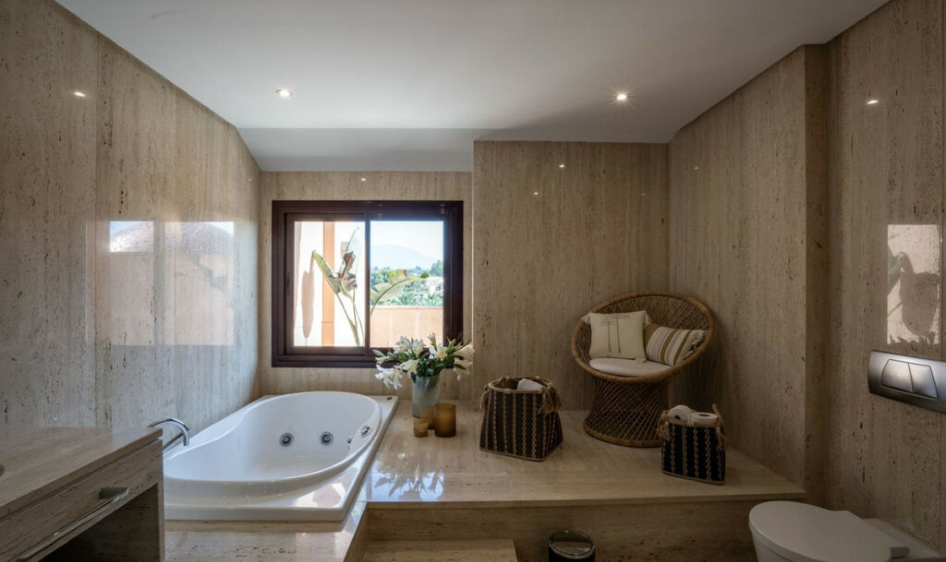 Resale - Apartment -
Puerto Banús