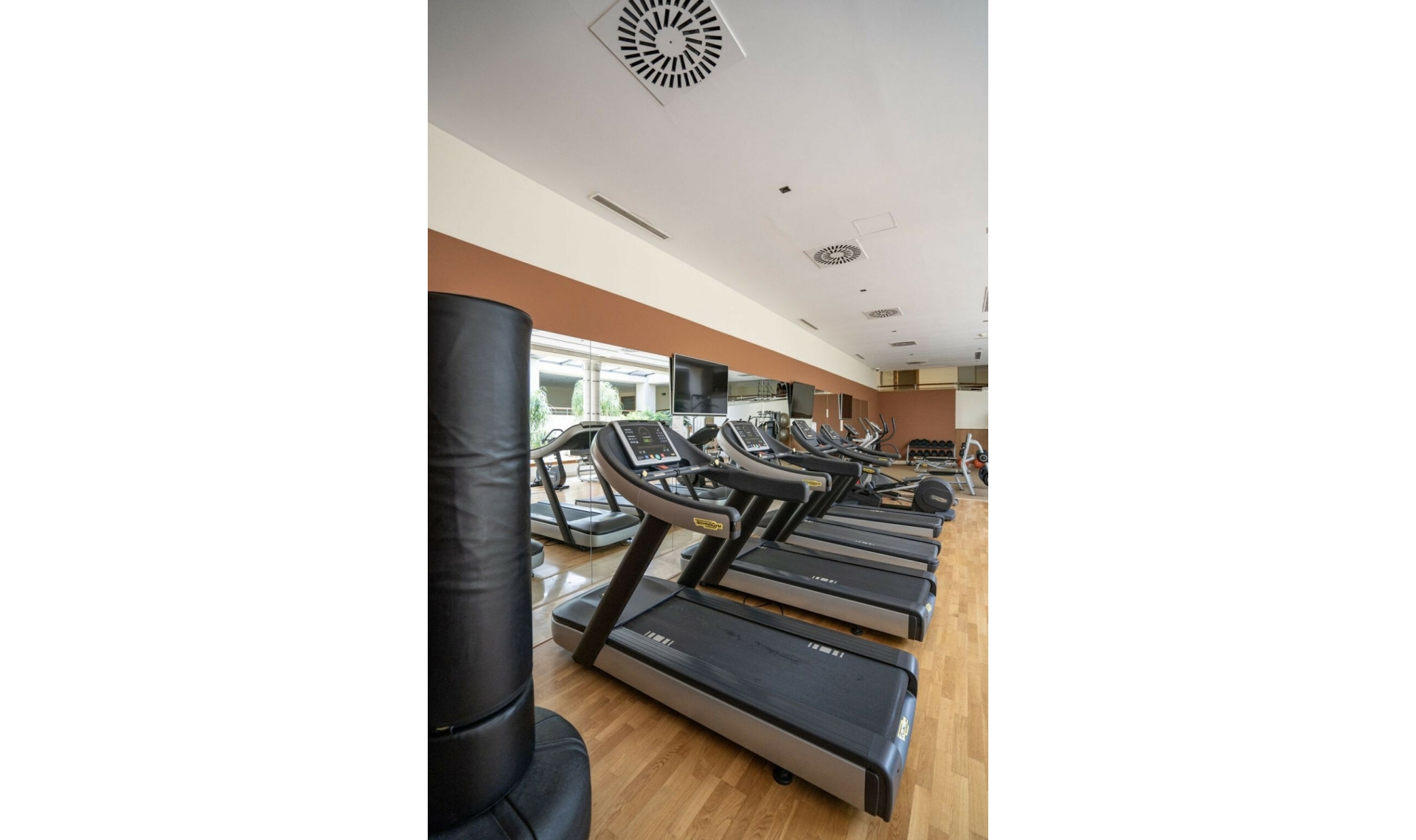 Resale - Apartment -
Puerto Banús