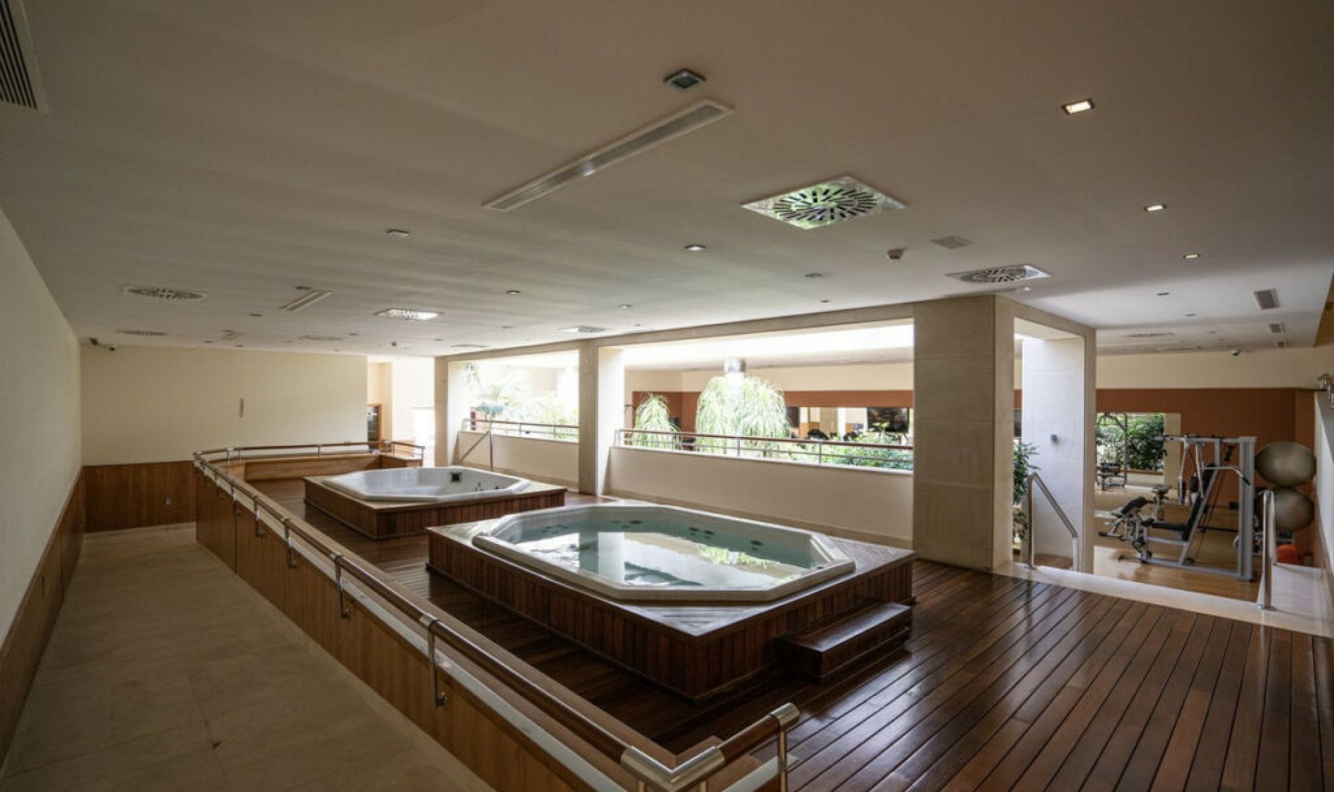 Resale - Apartment -
Puerto Banús