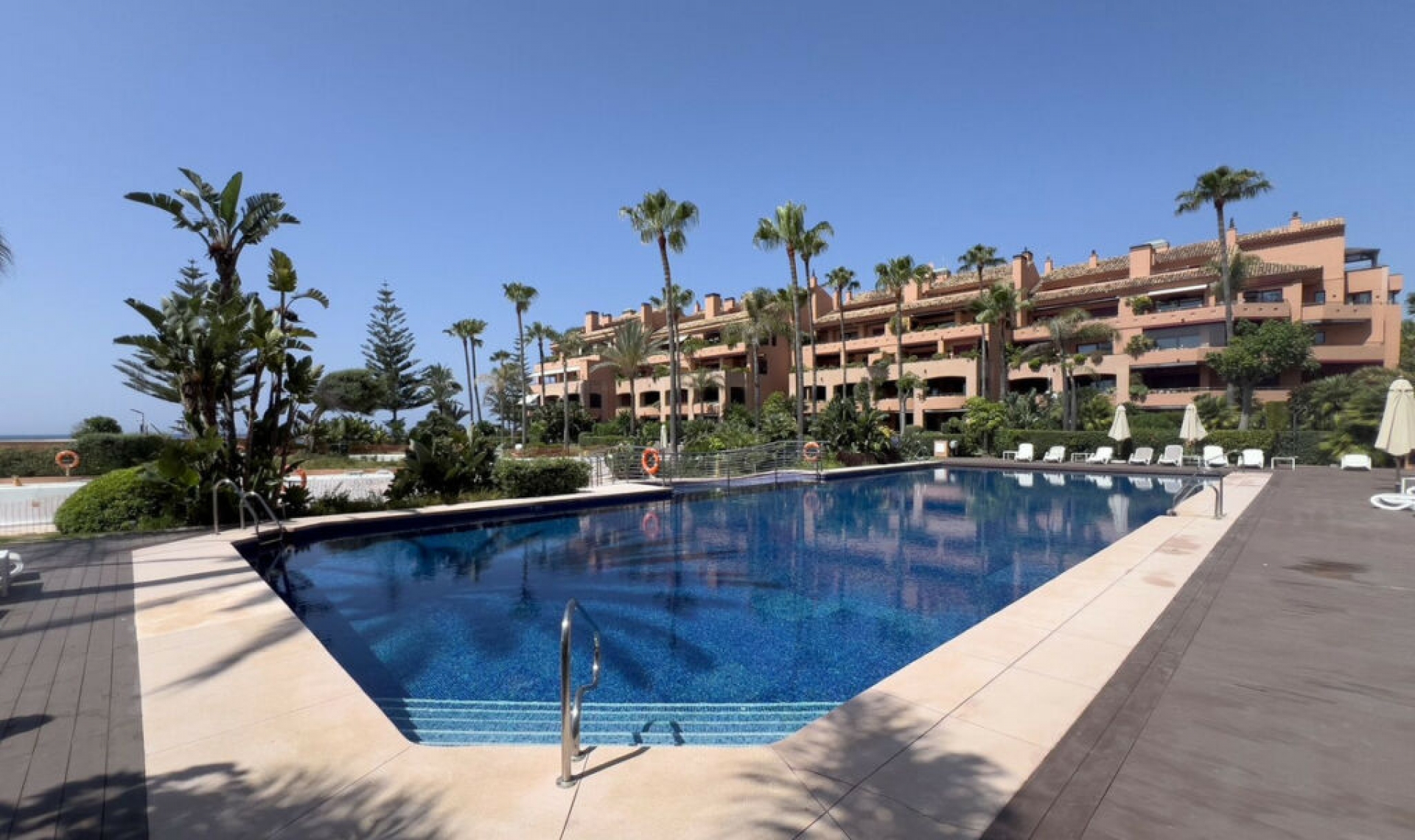 Resale - Apartment -
Puerto Banús