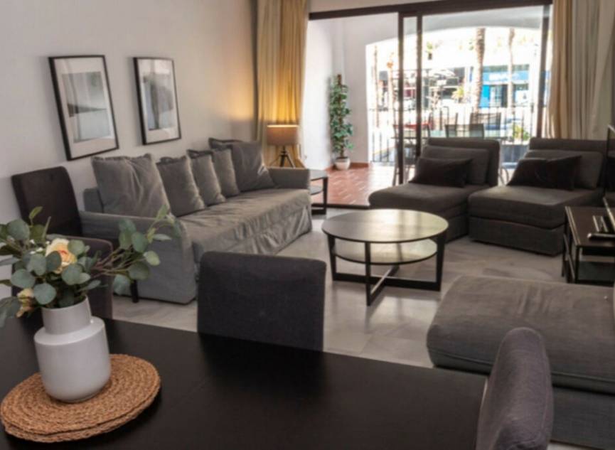 Resale - Apartment -
Puerto Banús