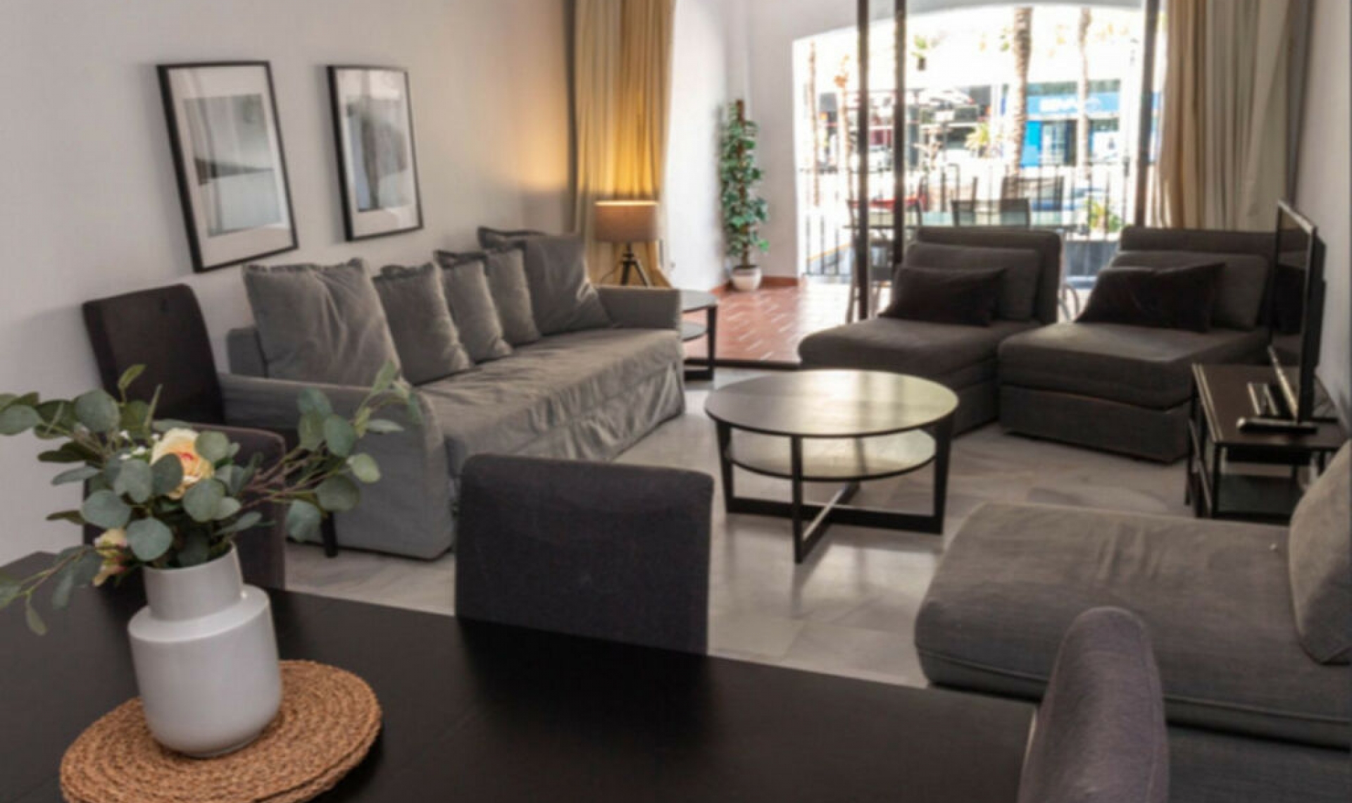 Resale - Apartment -
Puerto Banús
