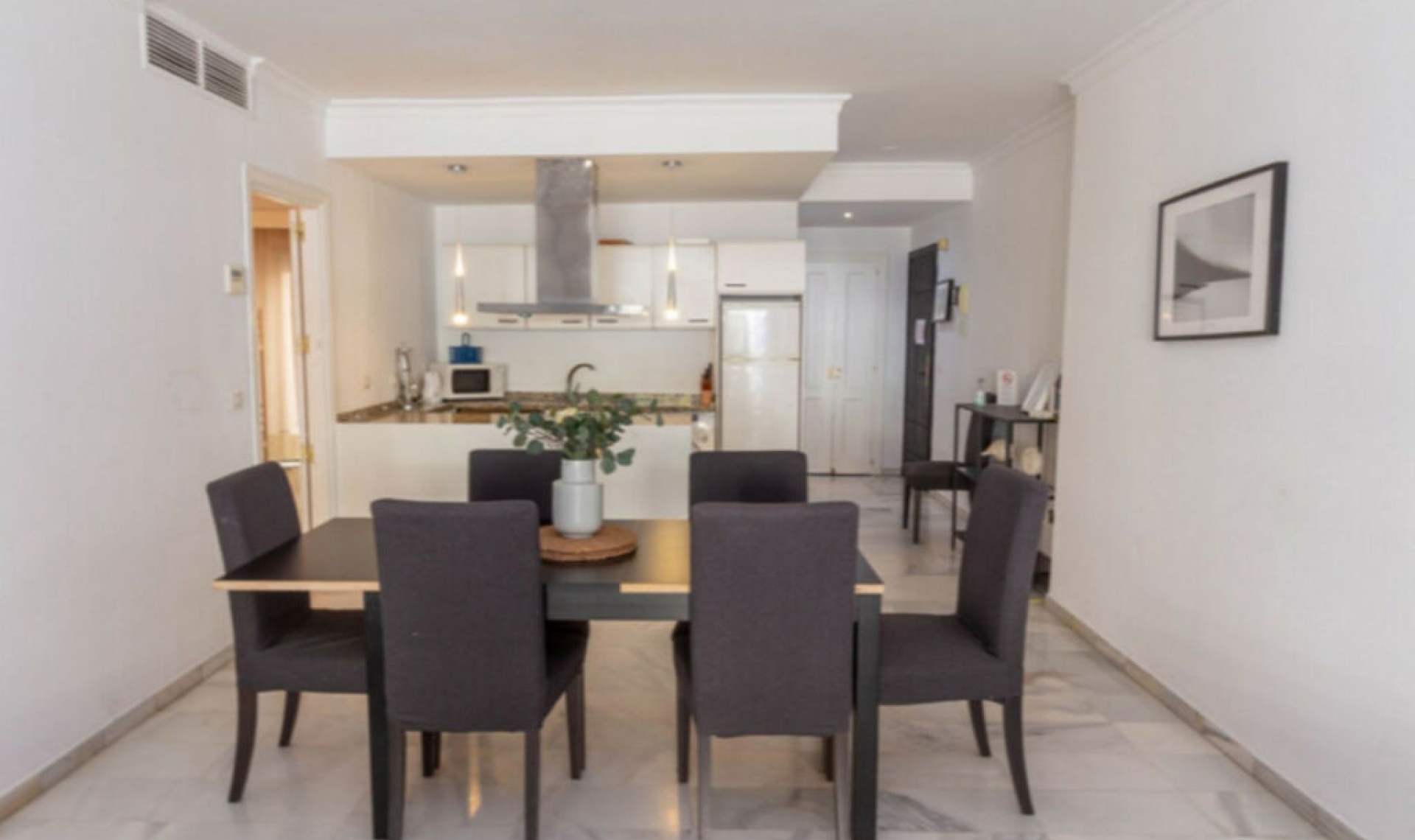 Resale - Apartment -
Puerto Banús
