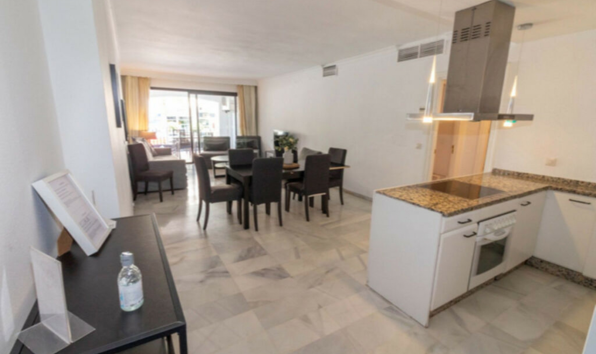 Resale - Apartment -
Puerto Banús