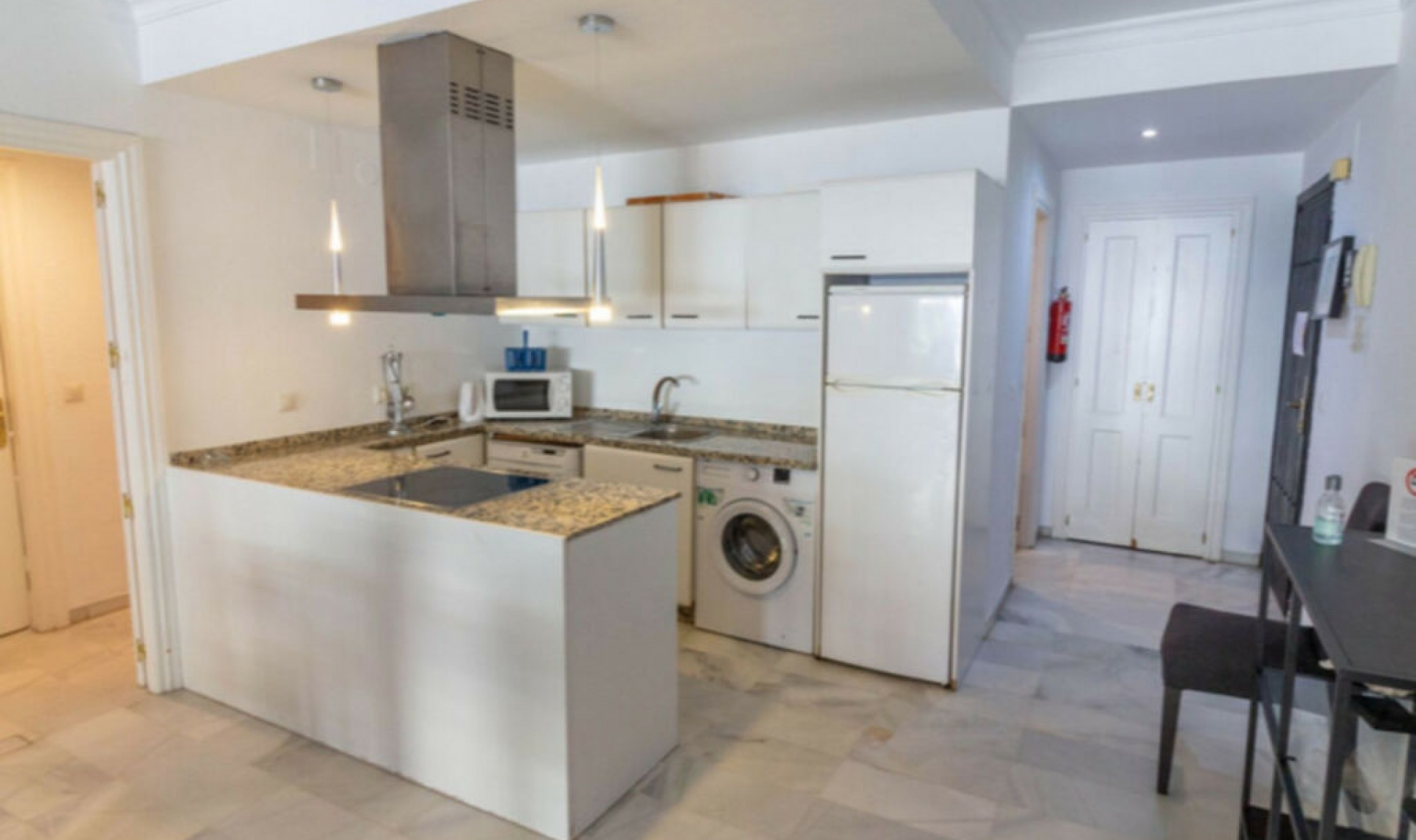 Resale - Apartment -
Puerto Banús