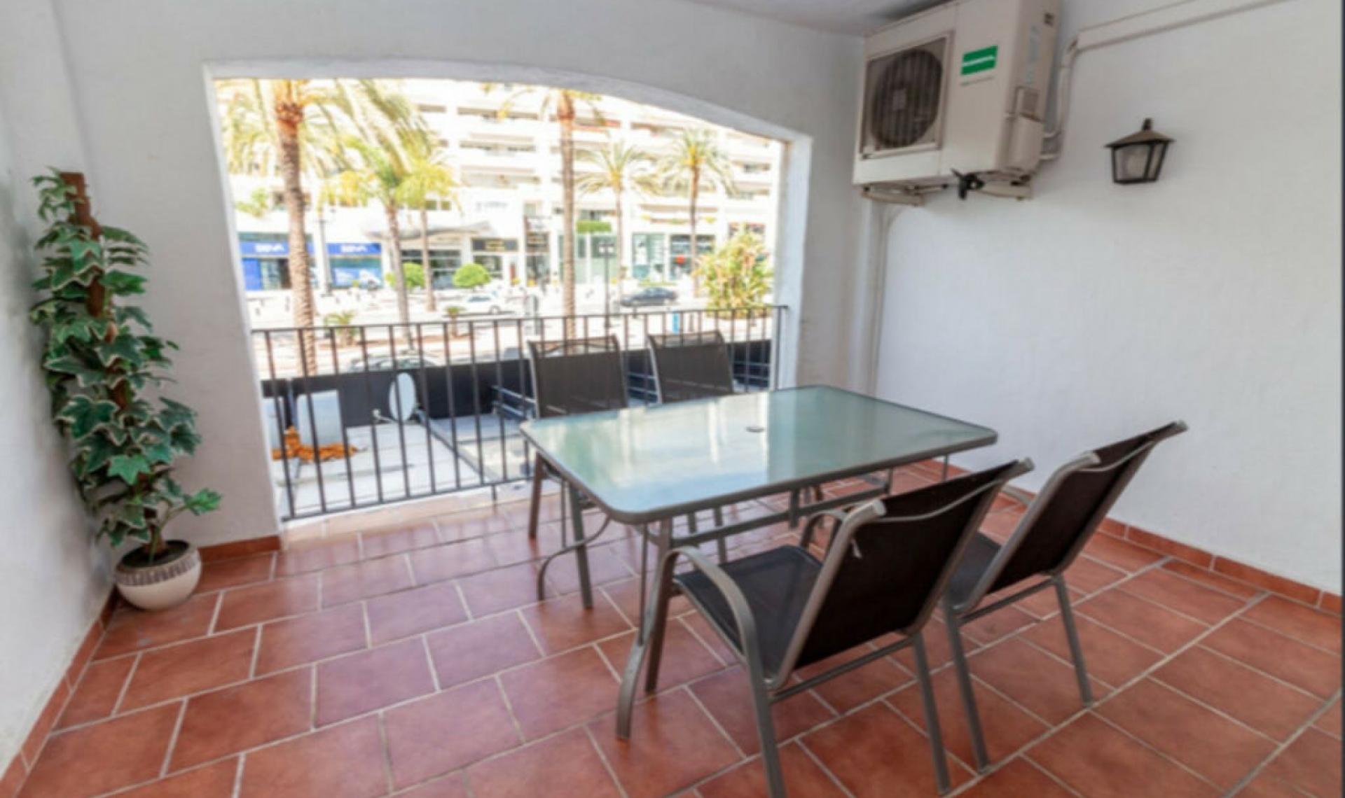 Resale - Apartment -
Puerto Banús