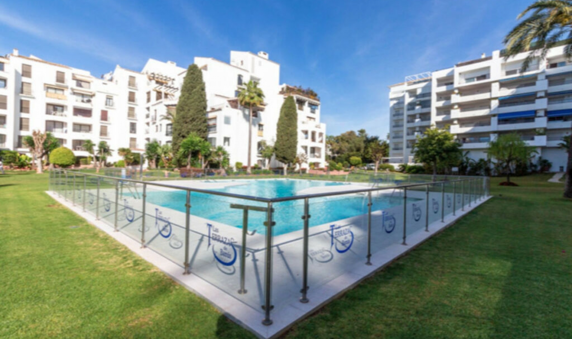 Resale - Apartment -
Puerto Banús