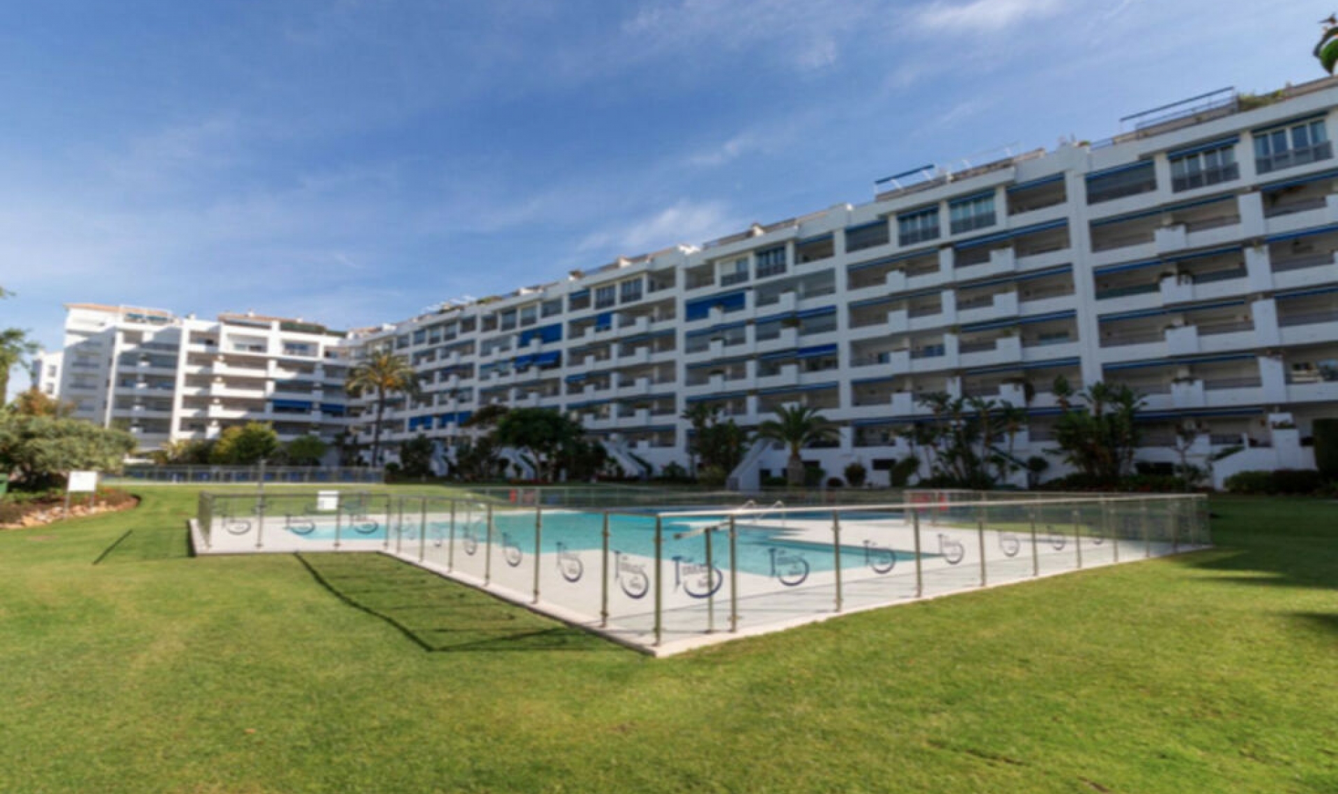Resale - Apartment -
Puerto Banús