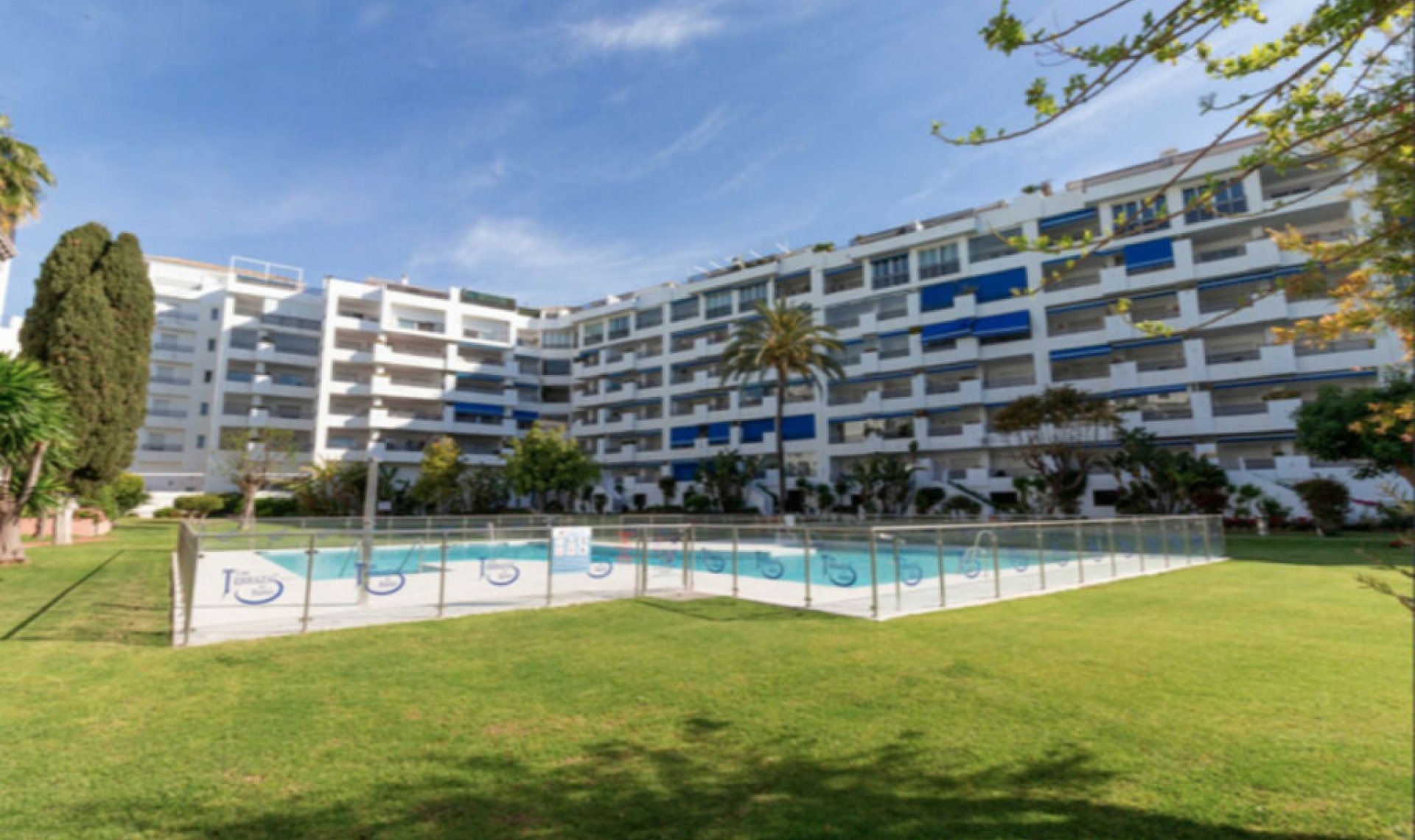 Resale - Apartment -
Puerto Banús